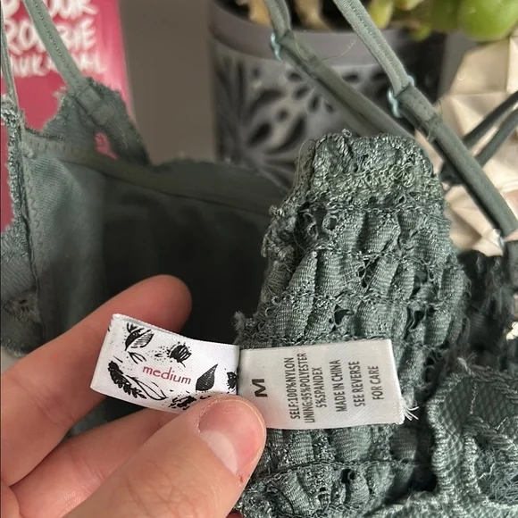 Wishlist Green Lace Bralette - Picture 4 of 4